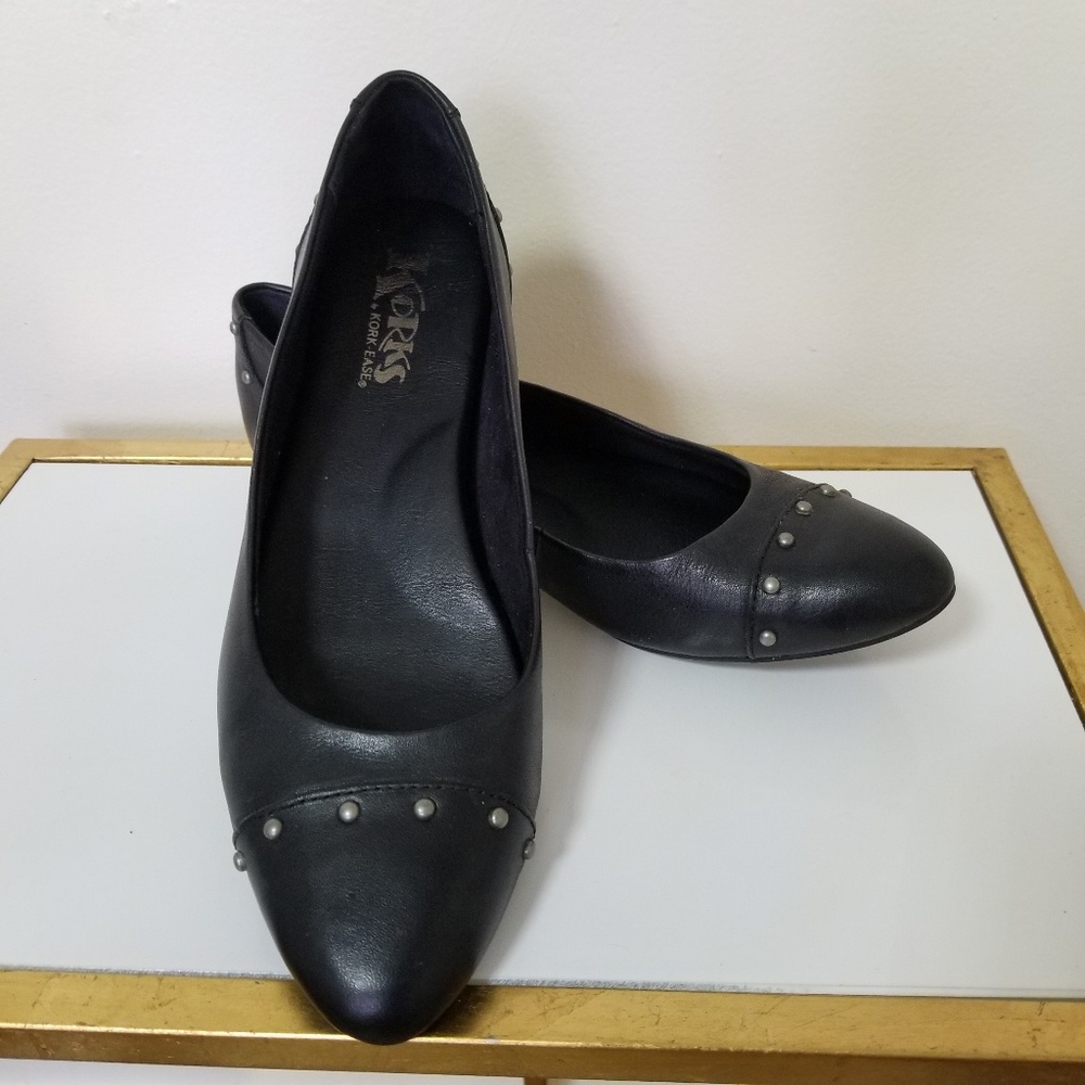 kork-ease studded leather flat slip on shoes Sz8